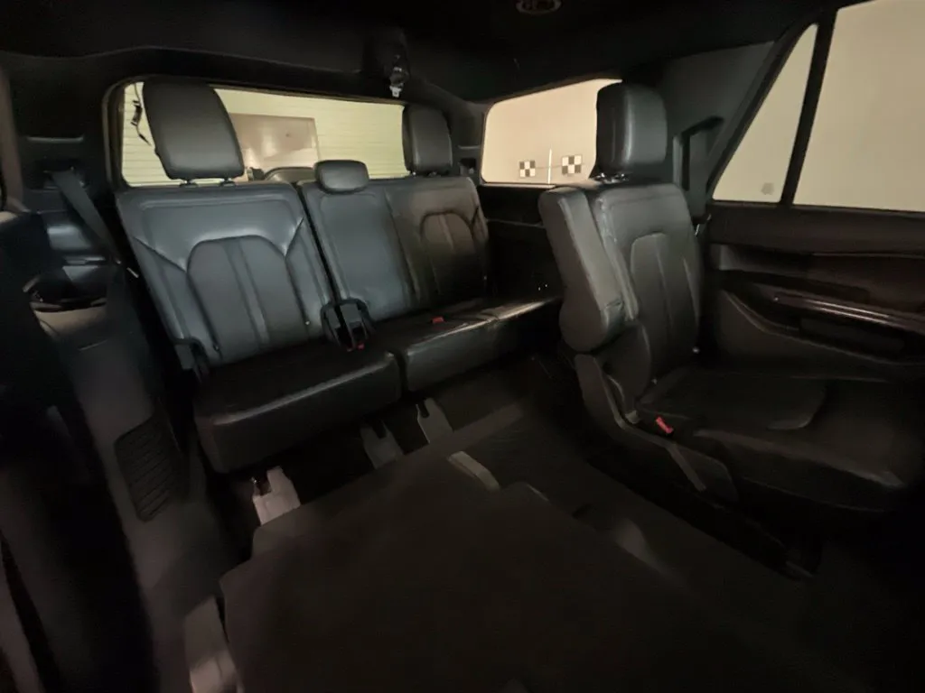 Ford Expedition photo 24