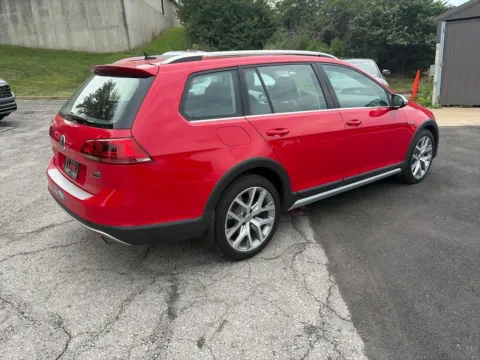More photos of 2017 Volkswagen Golf Alltrack SEL at Acura of Overland Park, KS