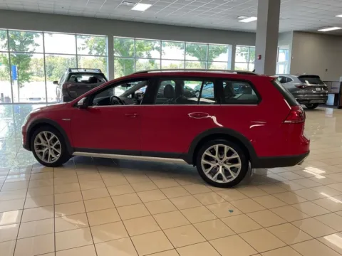 More photos of 2017 Volkswagen Golf Alltrack TSI SEL at Acura of Overland Park, KS