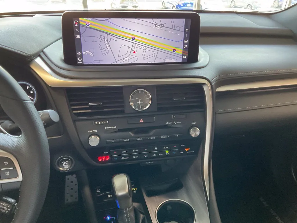 Lexus RX photo 16