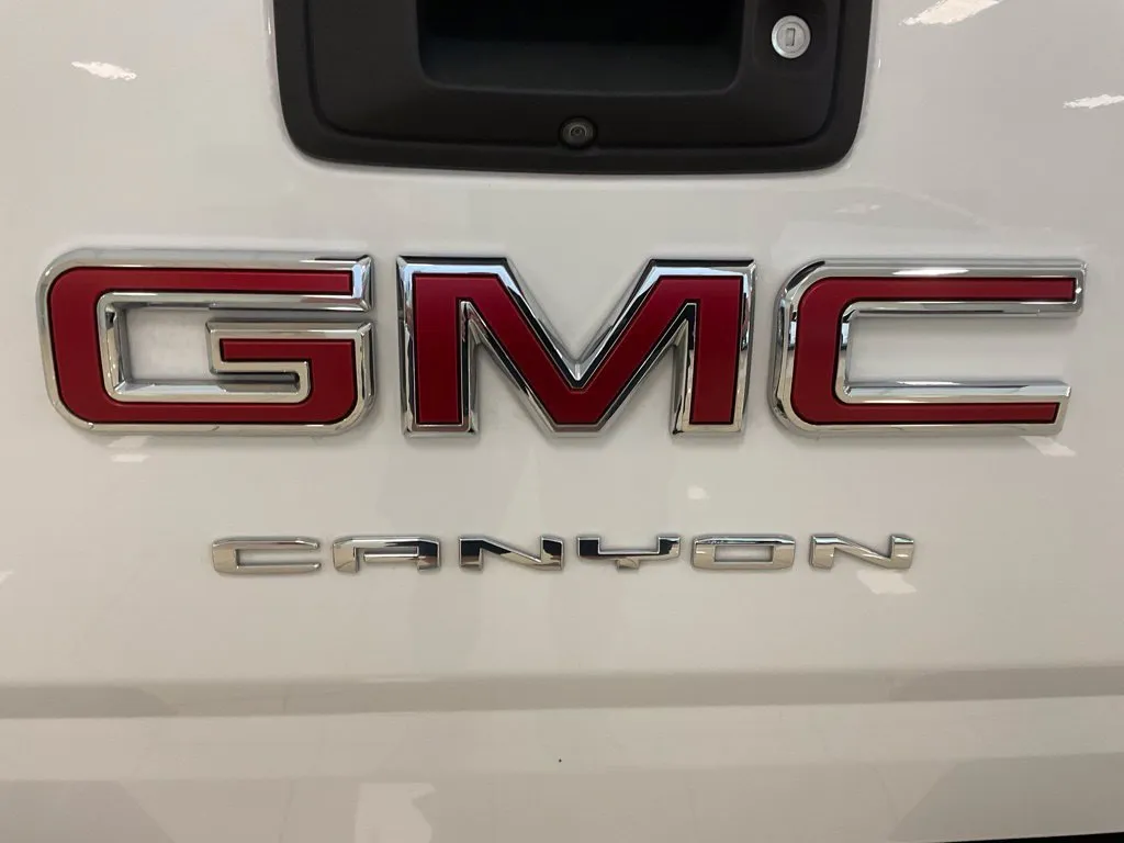 GMC Canyon photo 23
