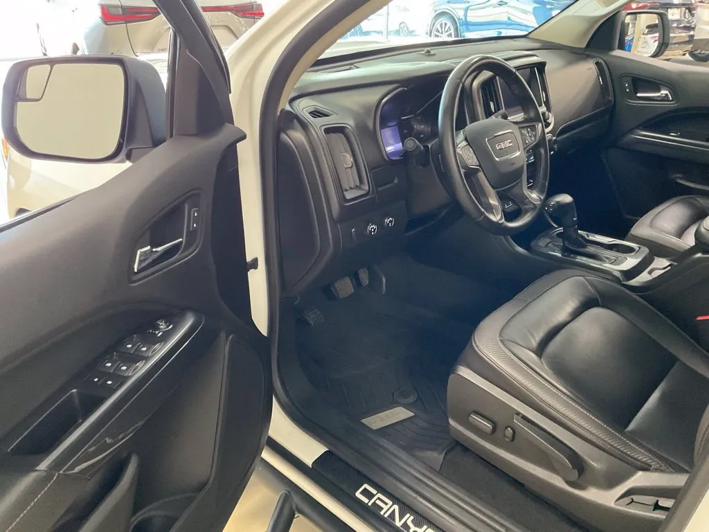 GMC Canyon photo 10