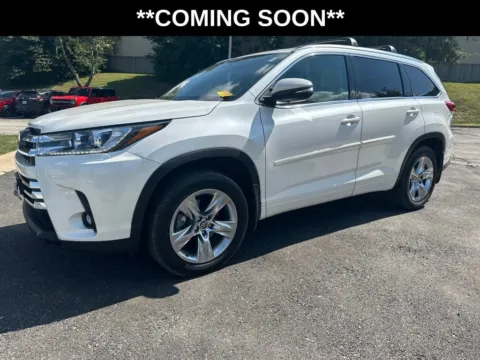 White 2019 Toyota Highlander Limited for sale in Overland Park, KS