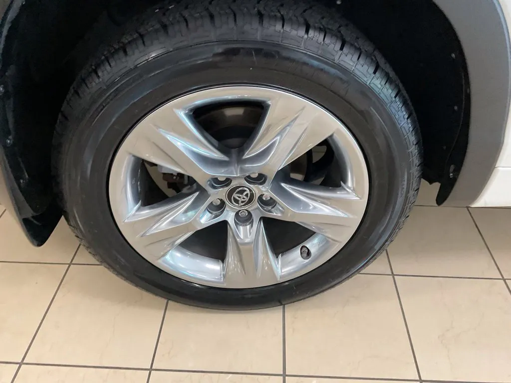 Toyota Highlander photo 8