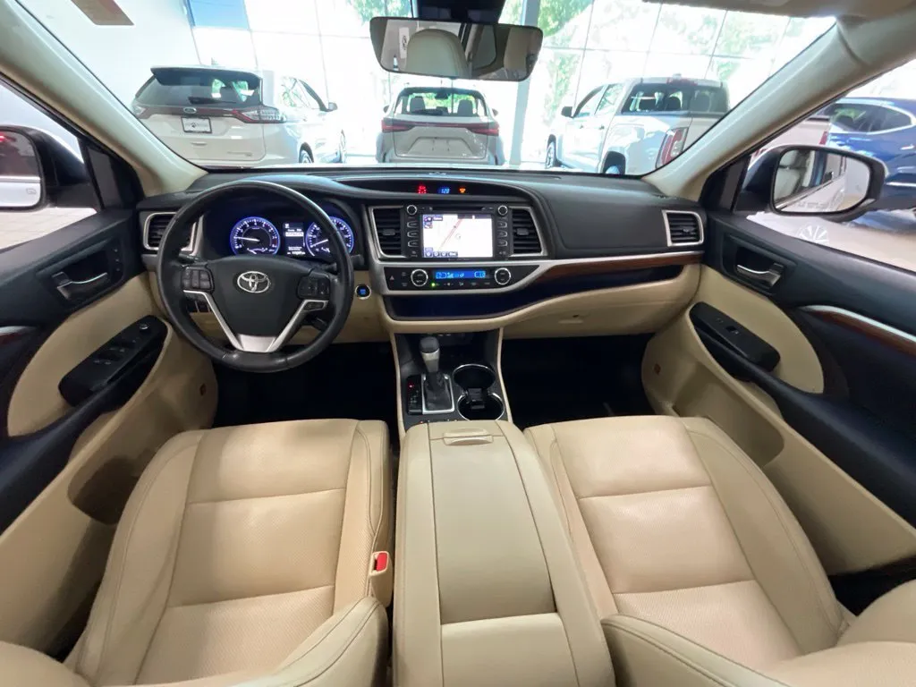 Toyota Highlander photo 9