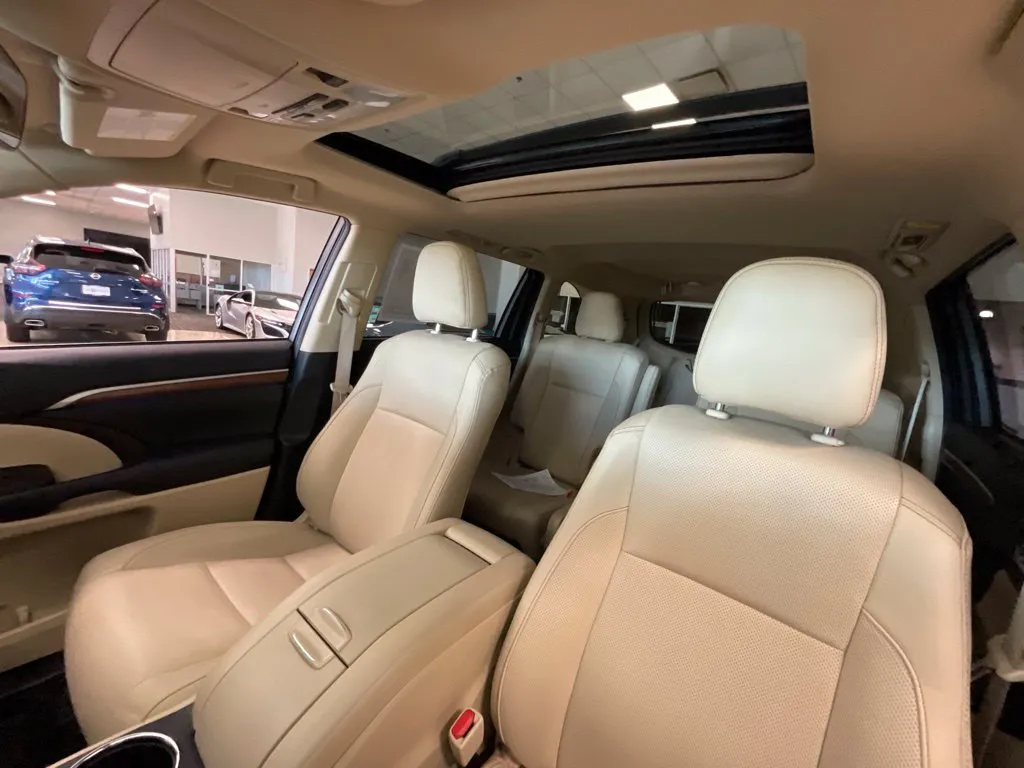 Toyota Highlander photo 11