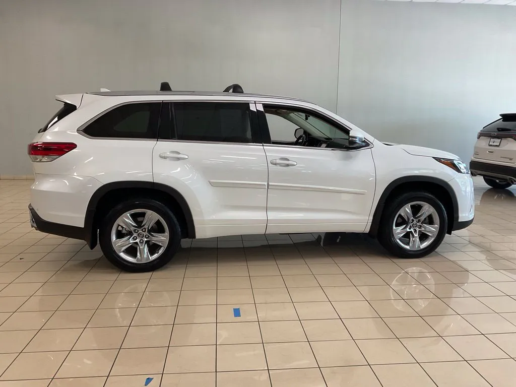 Toyota Highlander photo 7
