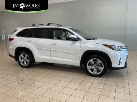 White 2019 Toyota Highlander Limited for sale in Overland Park, KS