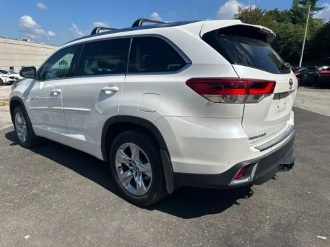 Photos of 2019 Toyota Highlander Limited for sale in Overland Park, KS at Acura of Overland Park