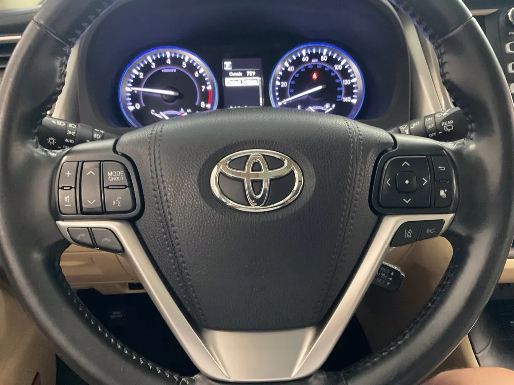 Toyota Highlander photo 12
