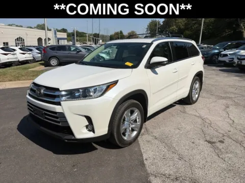 White 2019 Toyota Highlander Limited for sale in Overland Park, KS
