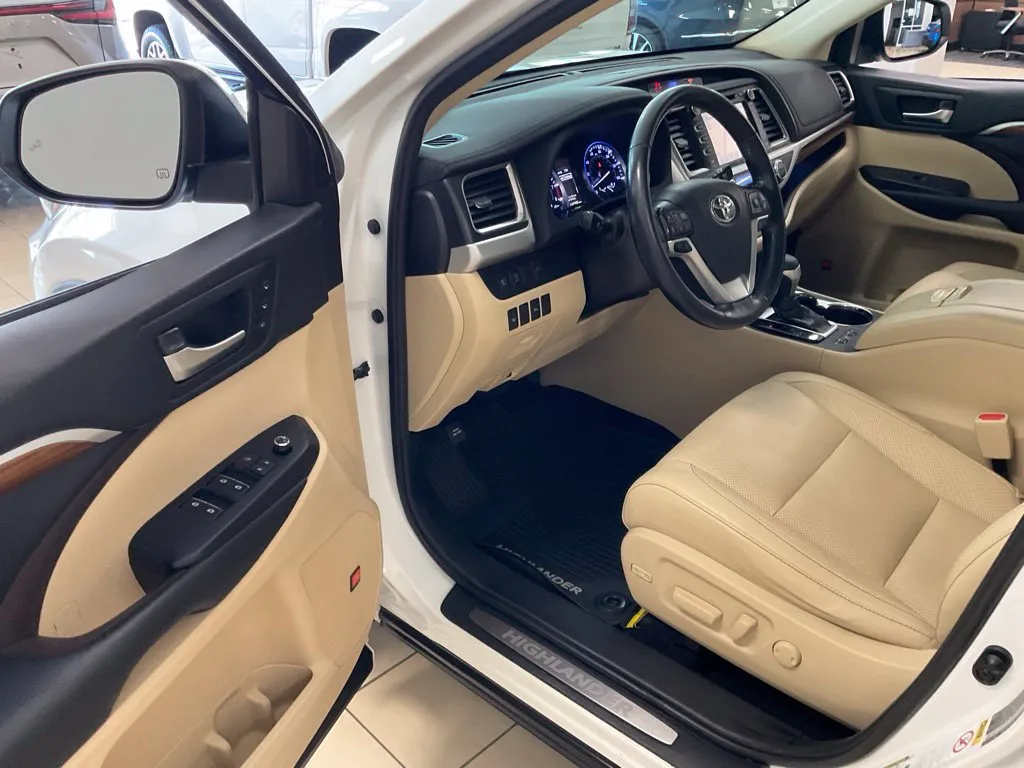Toyota Highlander photo 10