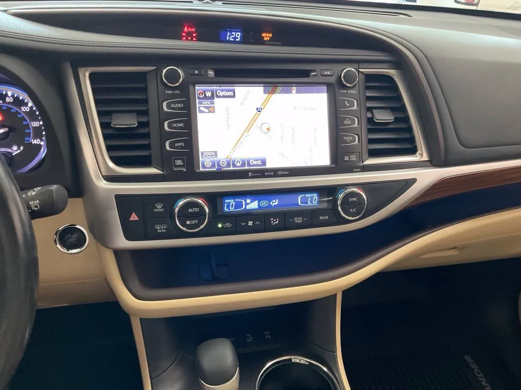 Toyota Highlander photo 16