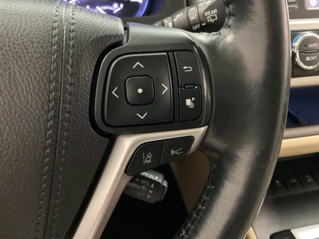 Toyota Highlander photo 14