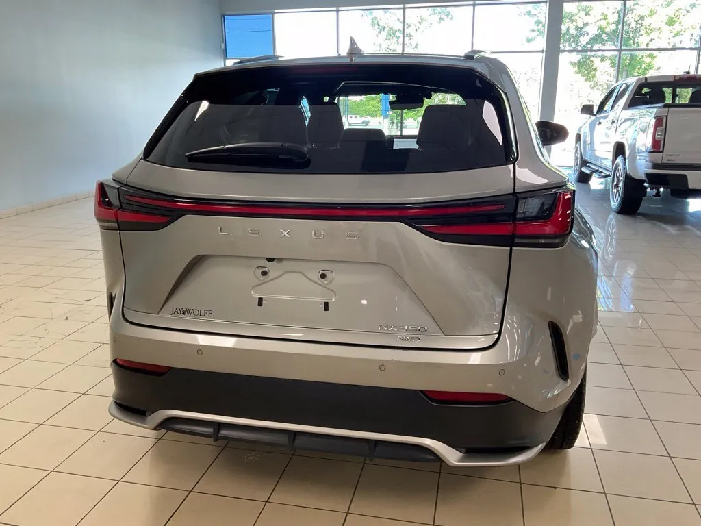 Lexus NX photo 6