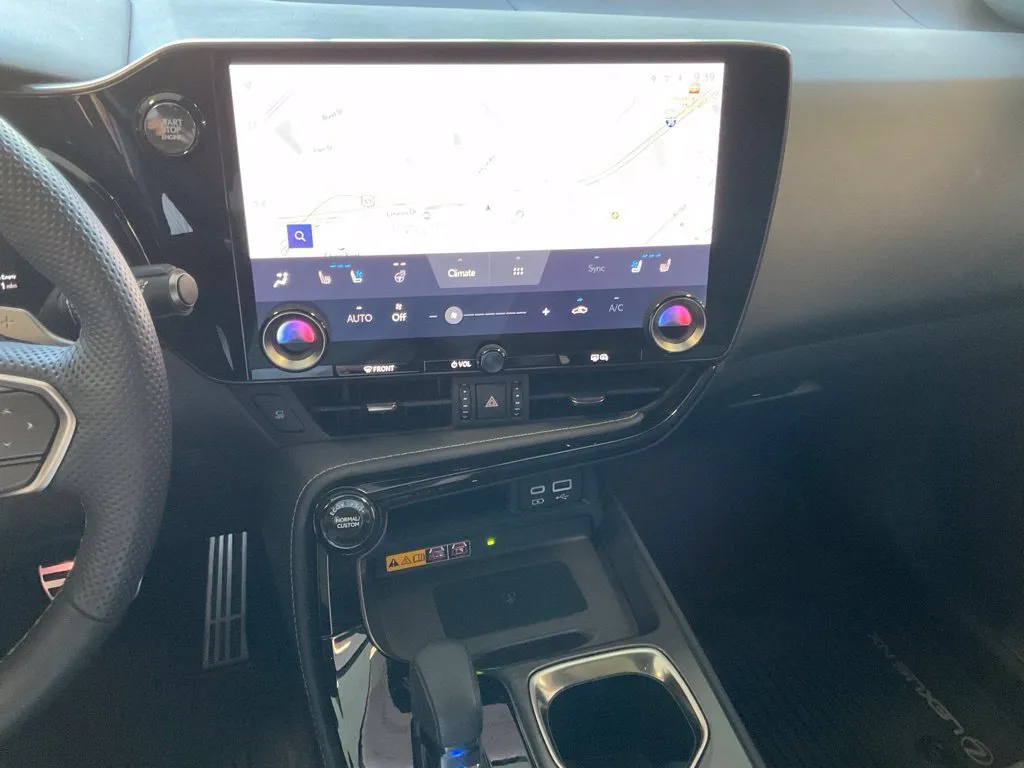 Lexus NX photo 16