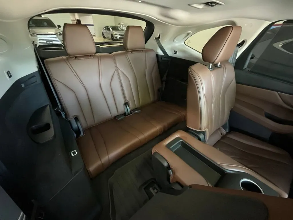 Acura MDX photo 24