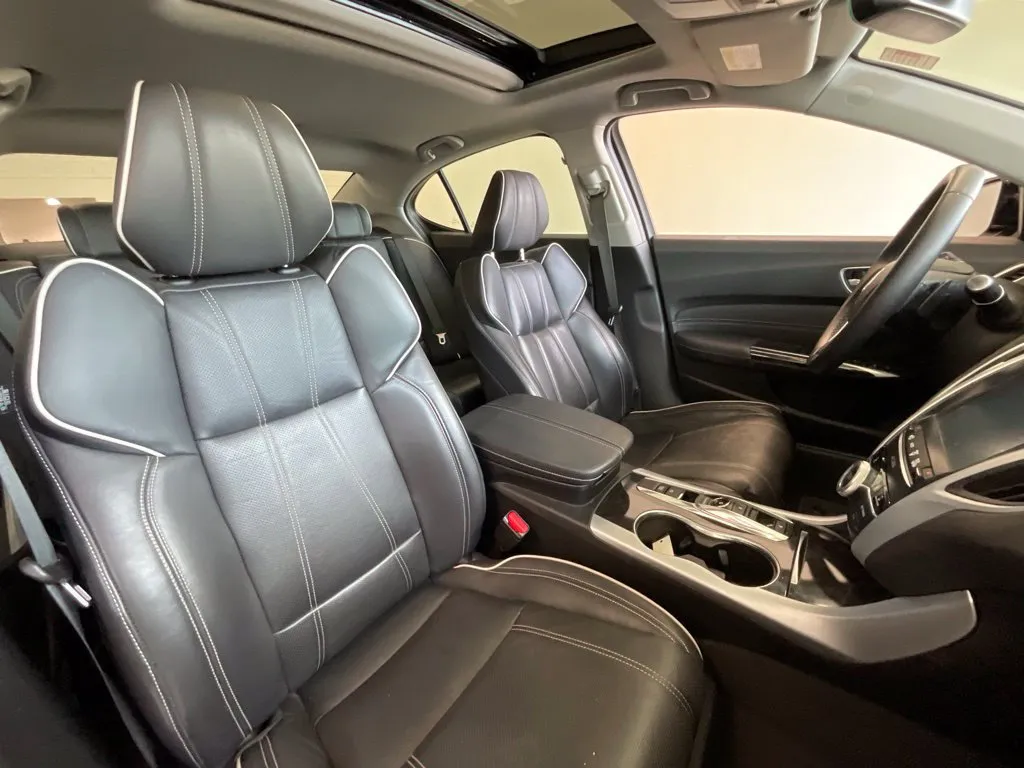 Acura TLX photo 21