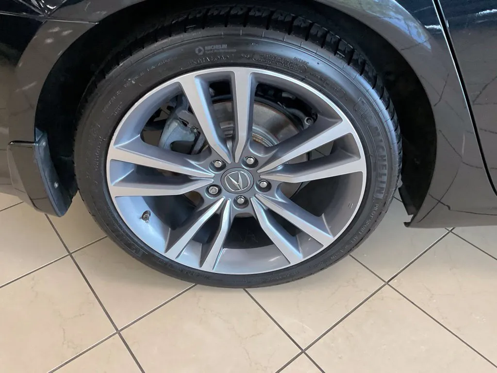 Acura TLX photo 8