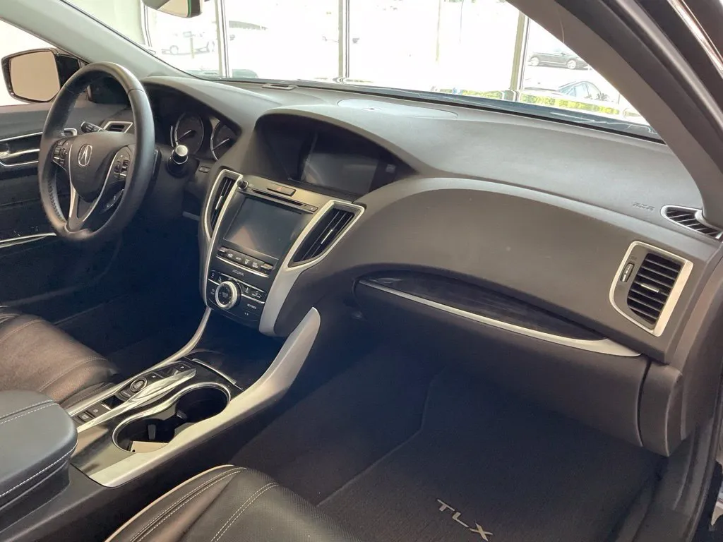 Acura TLX photo 20