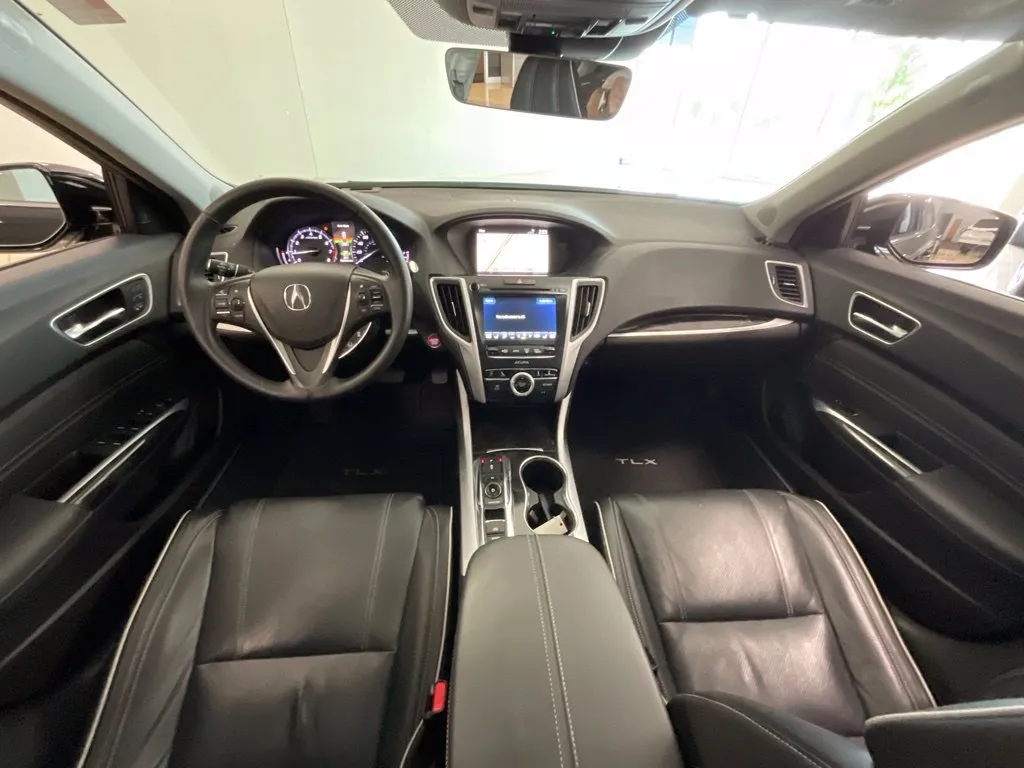 Acura TLX photo 9