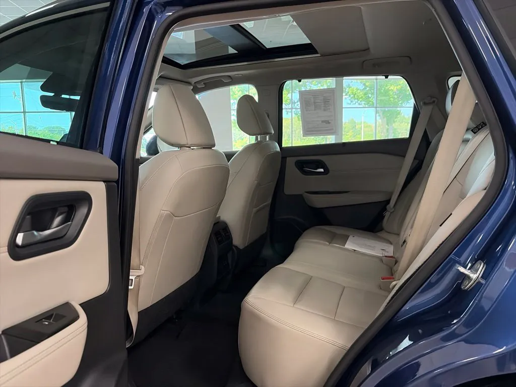 Nissan Rogue photo 11