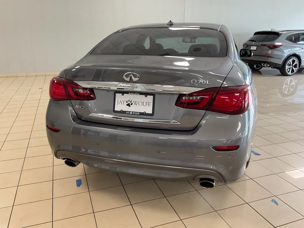 Infiniti Q70L photo 6