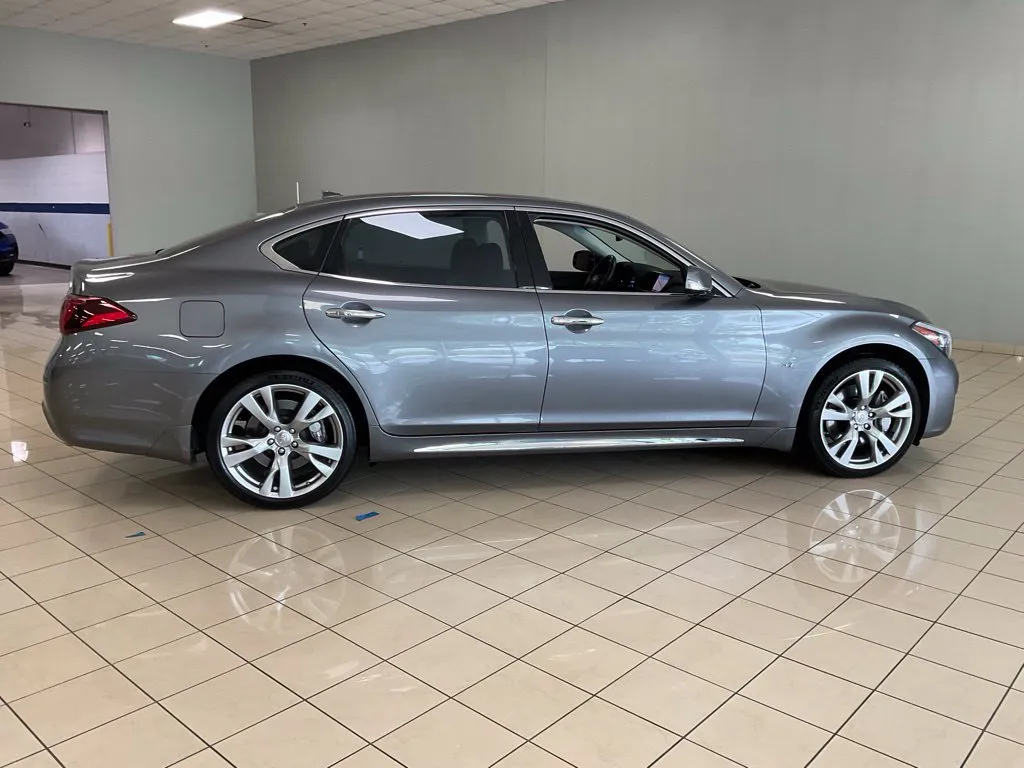 Infiniti Q70L photo 7