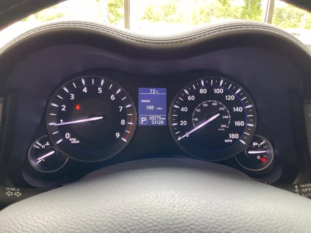 Infiniti Q70L photo 15