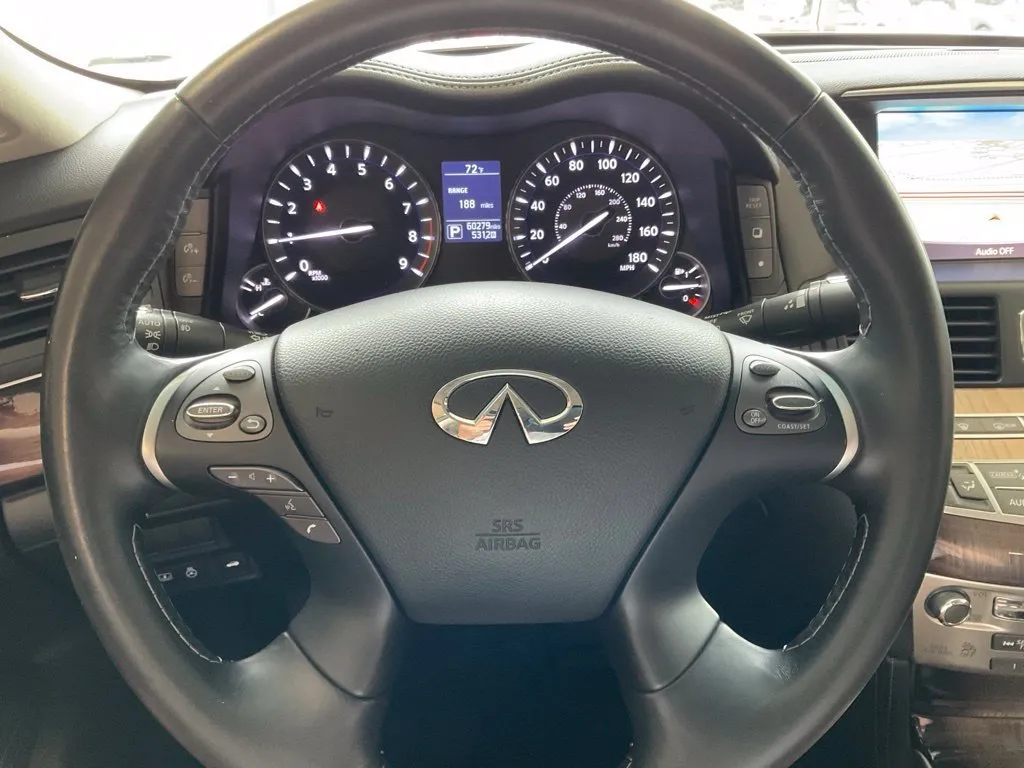 Infiniti Q70L photo 12