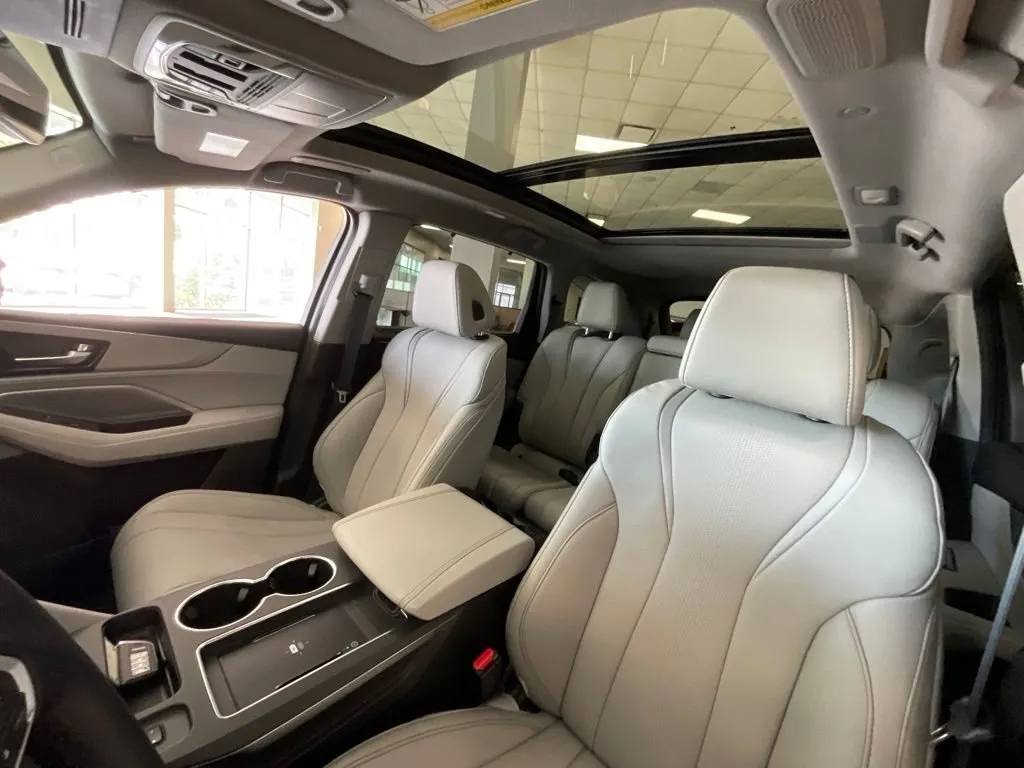 Acura MDX photo 11