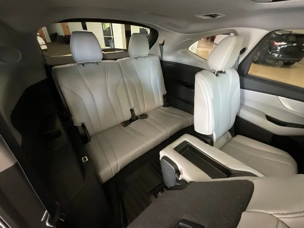 Acura MDX photo 24