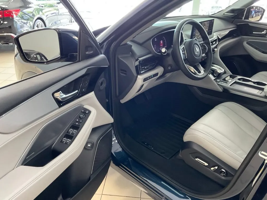 Acura MDX photo 10