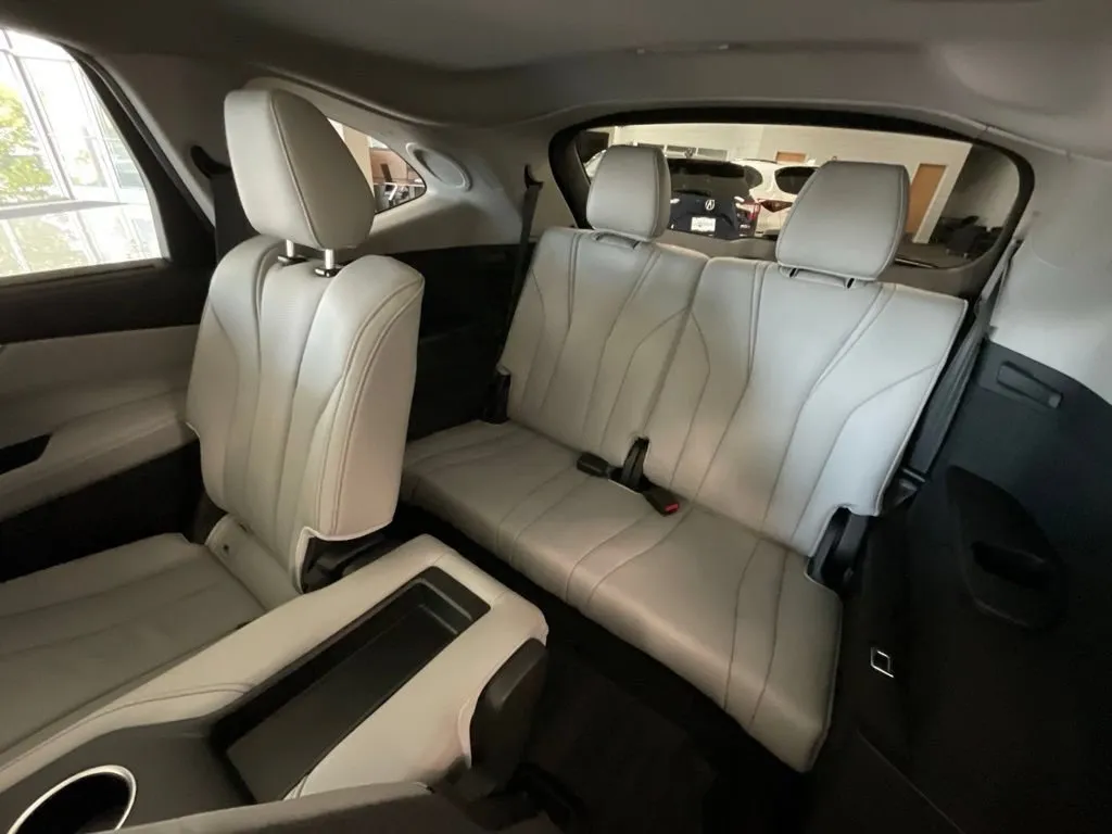 Acura MDX photo 26