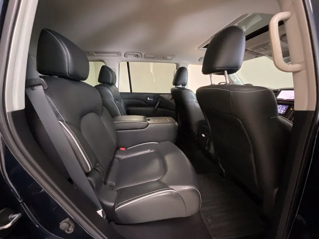Infiniti QX80 photo 22