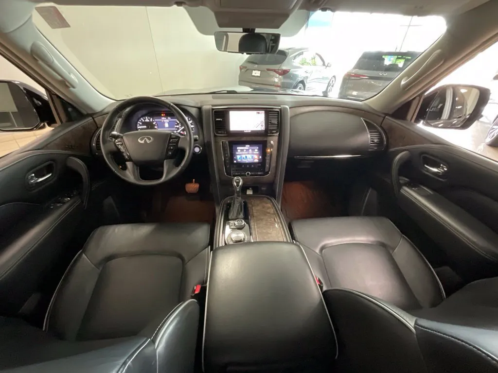 Infiniti QX80 photo 9