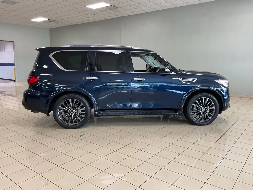 Infiniti QX80 photo 7