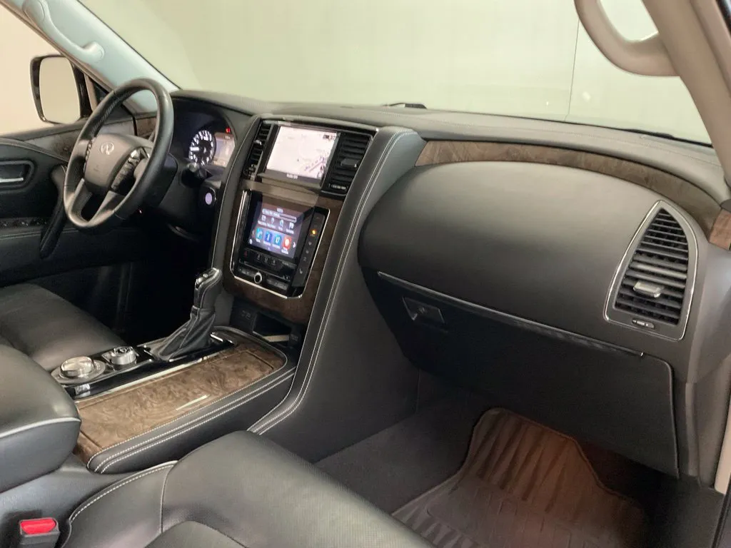 Infiniti QX80 photo 20