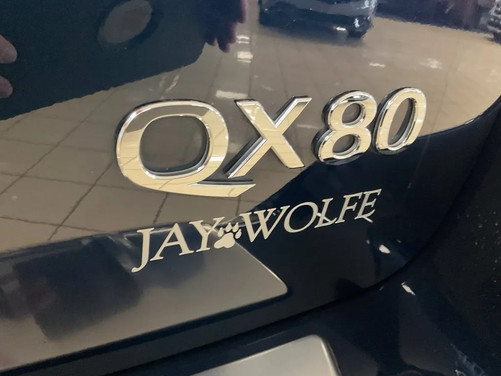 Infiniti QX80 photo 29