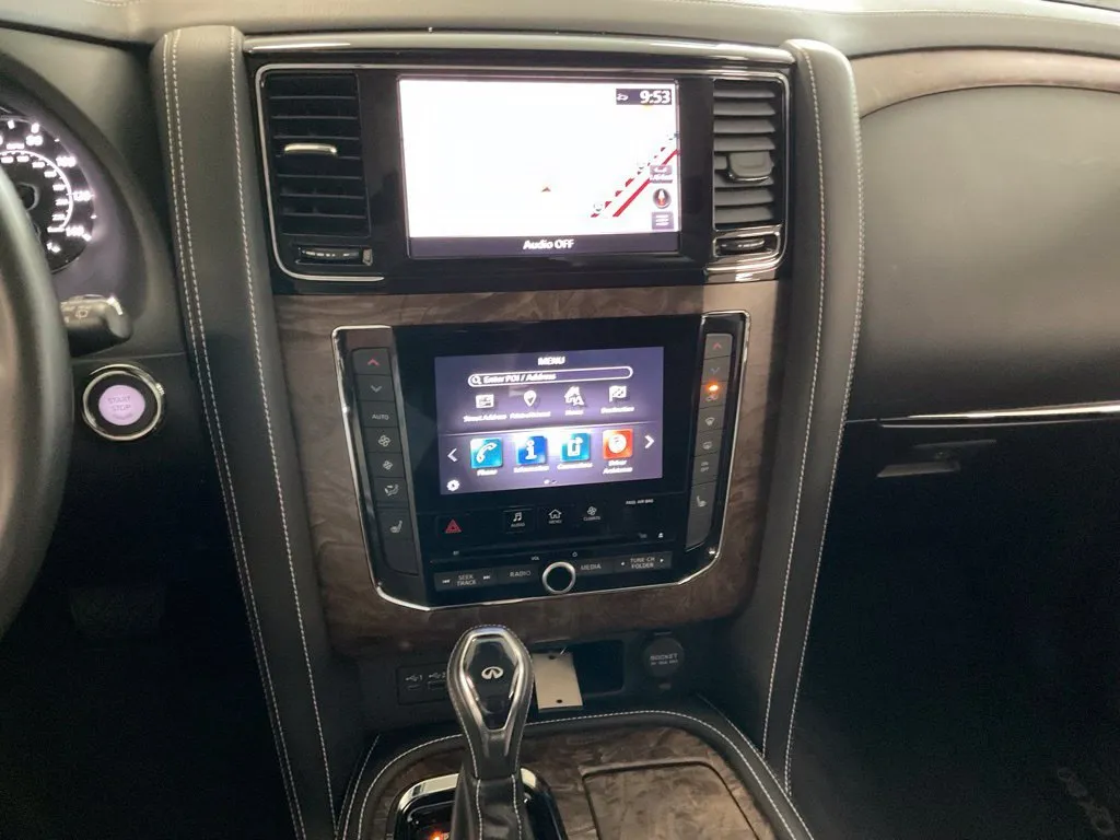 Infiniti QX80 photo 16