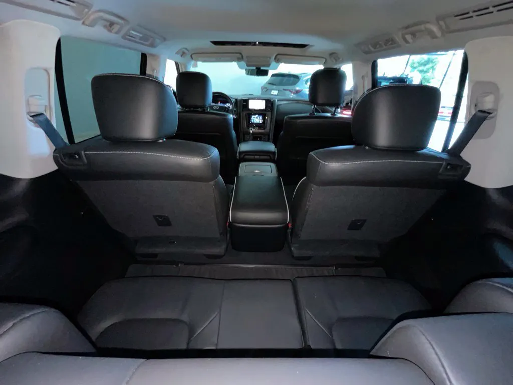 Infiniti QX80 photo 26