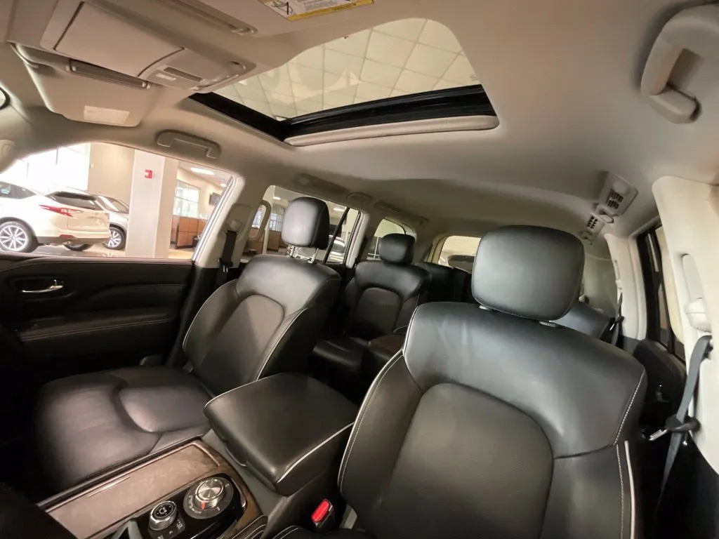 Infiniti QX80 photo 11