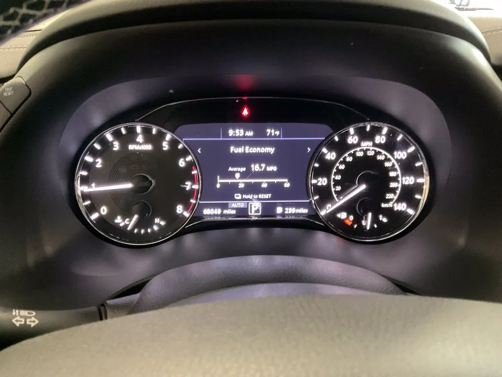 Infiniti QX80 photo 15