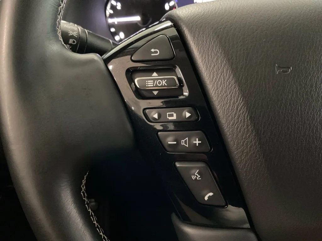 Infiniti QX80 photo 13