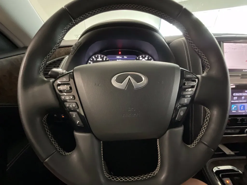Infiniti QX80 photo 12