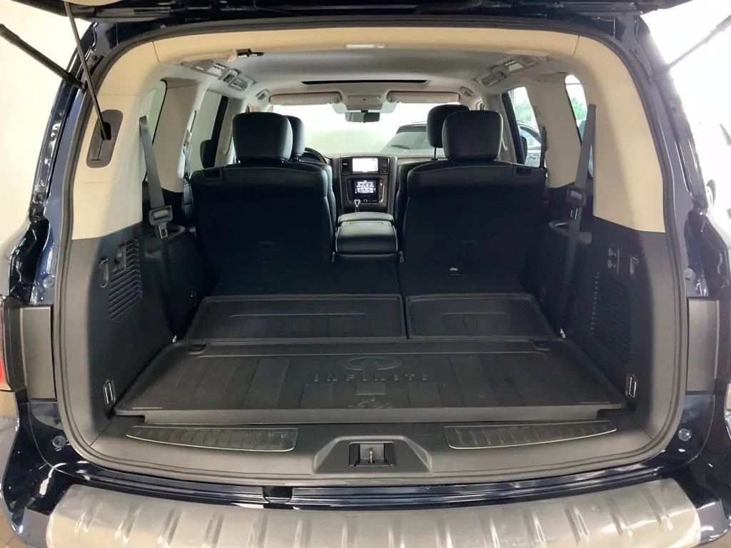 Infiniti QX80 photo 28