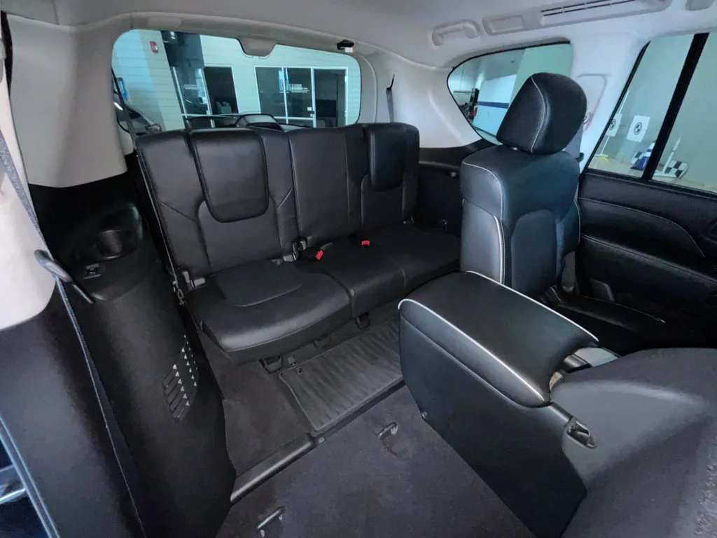 Infiniti QX80 photo 23