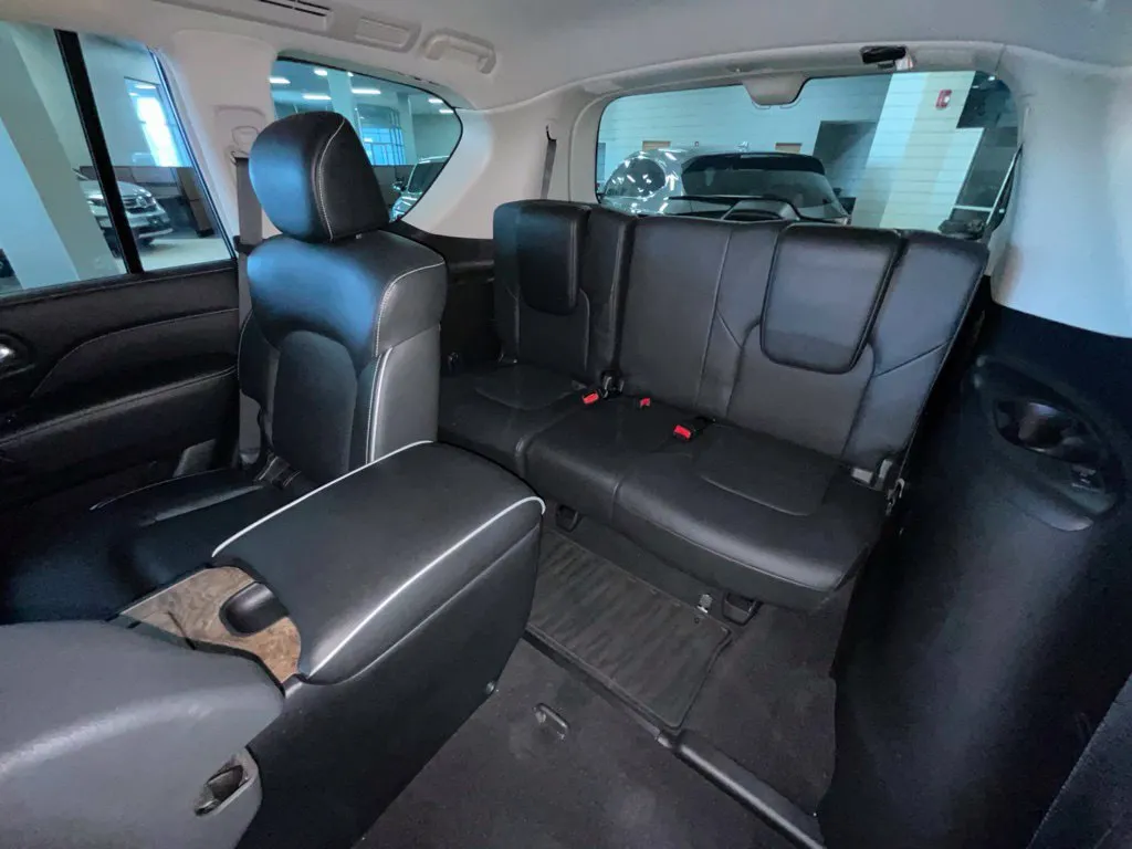 Infiniti QX80 photo 25