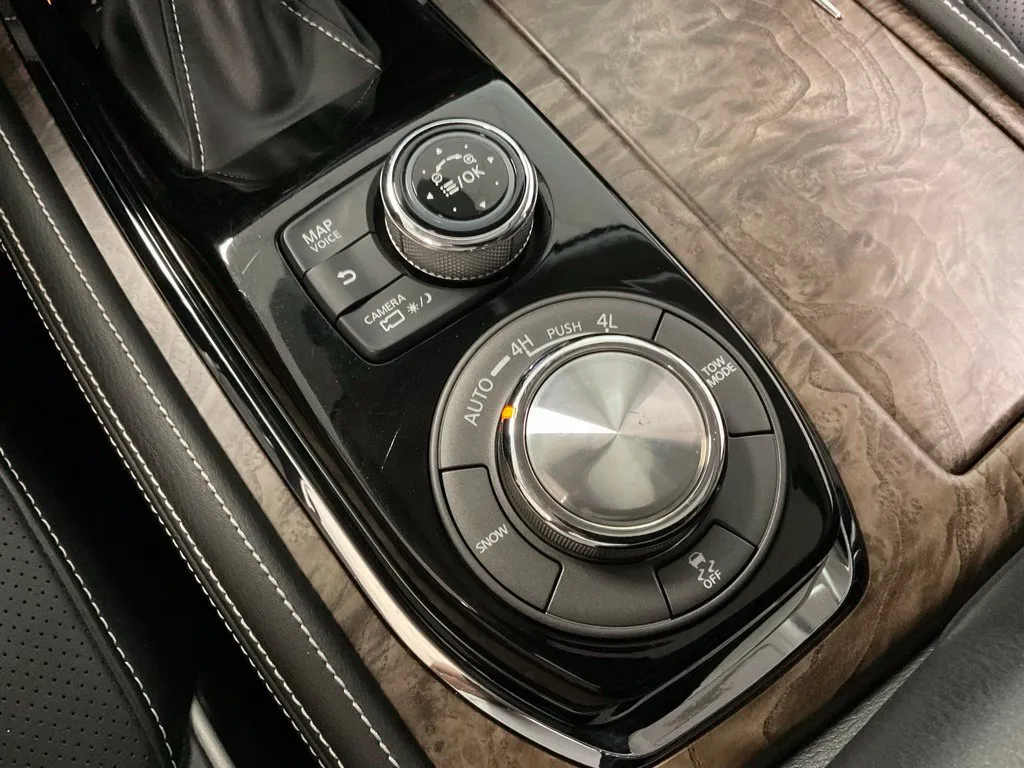 Infiniti QX80 photo 19