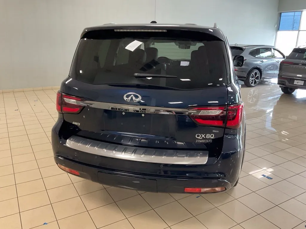 Infiniti QX80 photo 6